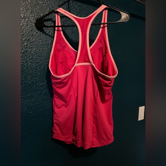 Nike women’s workout tank - Picture 4 of 5